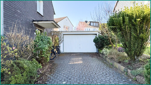 Einfahrt zur Garage - 10 Zimmer Einfamilienhaus in Radevormwald