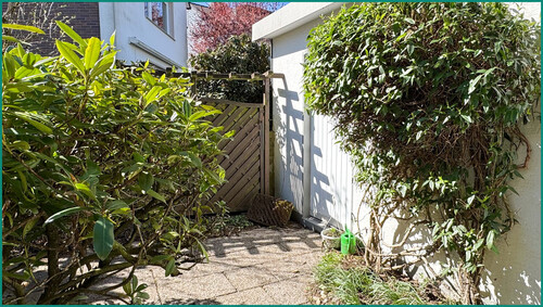 Seitlicher Zugang zur Garage - 
