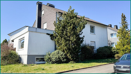 Gebäudeansicht mit Anbau des Wohnzimmers - Einfamilienhaus mit 216,00 m&sup2; in Radevormwald zum Kaufen