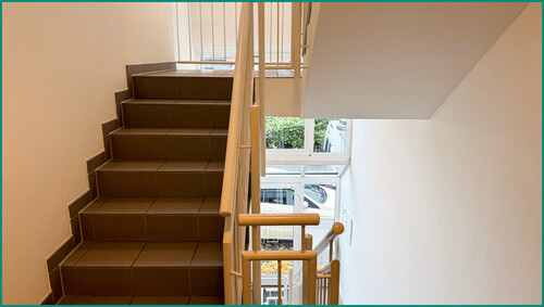 Gepflegtes Treppenhaus... - 2 Zimmer Etagenwohnung in Remscheid