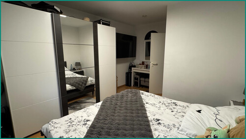 ...Platz für einen großen Kleiderschrank - 