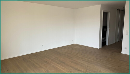 Lange Wand im Wohnzimer für Ihre Coutsch - 