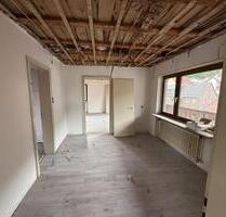 ObjNr:19707 - Teilrenoviertes Einfamilienhaus mit großem Nebengebäude und Garten - Esthal