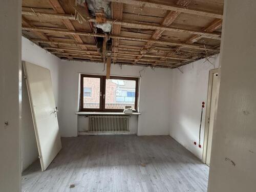 Foto - Einfamilienhaus mit 285,00 m² in Esthal zum Kaufen