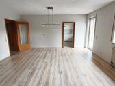 Wohn- /Esszimmer mit Zugang zum Balkon Bild 3 - 
