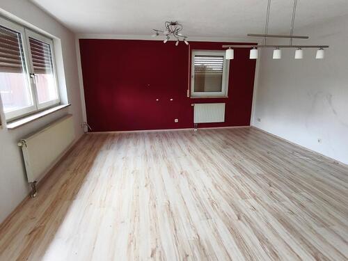 Wohn- /Esszimmer mit Zugang zum Balkon Bild 1 - 