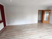 Wohn- /Esszimmer mit Zugang zum Balkon Bild 4 - 
