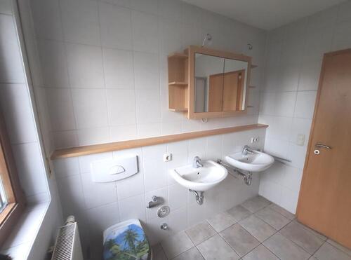 Bad mit Badewanne und Dusche Bild 4 - 