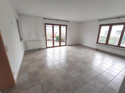 Wohn- /Esszimmer mit Zugang zur Terrasse / Garten Bild 1 - 4 Zimmer Etagenwohnung zur Miete in Pommersfelden
