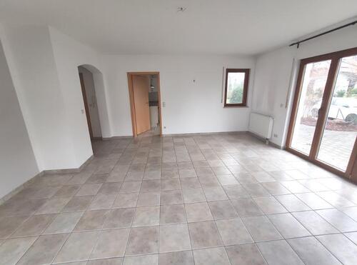 Wohn- /Esszimmer mit Zugang zur Terrasse / Garten Bild 4 - 