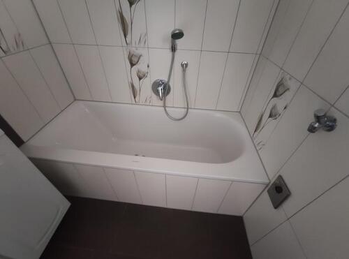 Bad EG mit Badewanne und Waschmaschinenanschluss Bild3 - 