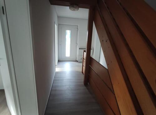 Flur EG Bild 2 - 4 Zimmer Etagenwohnung in Wachenroth OT