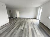 Diele / Wohnen /Essen / Küche Bild 3 - Etagenwohnung mit 70,13 m&sup2; in Adelsdorf OT zur Miete