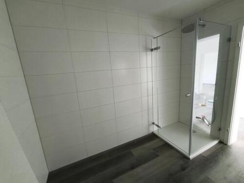 Bad mit Dusche und Waschmaschinenanschluss Bild 4 - 
