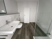 Bad mit Dusche und Waschmaschinenanschluss Bild 1 - 