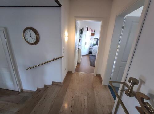 Diele / Flur Bild 3 - Etagenwohnung mit 136,00 m² in Strullendorf OT zur Miete