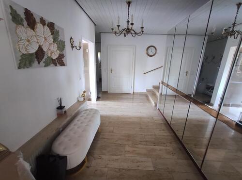 Diele / Flur Bild 1 - 5 Zimmer Etagenwohnung zur Miete in Strullendorf OT
