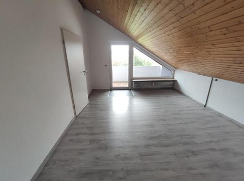 Kinder- /Arbeitszimmer mit Zugang zum zweiten Balkon Bild 3 - 