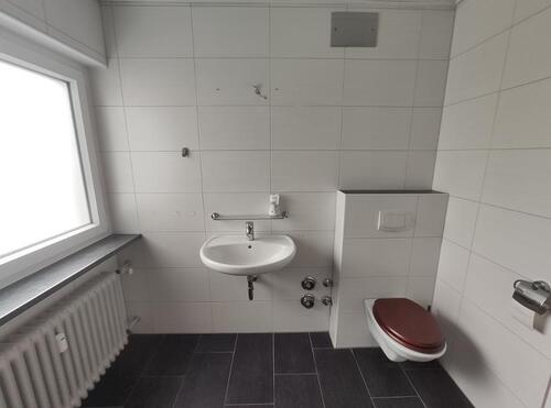 Bad mit Badewanne und Dusche Bild 4 - 