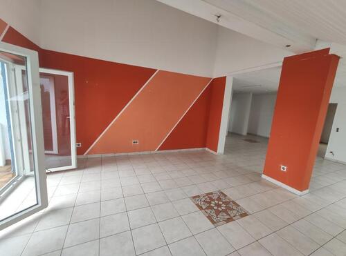 Wohn- /Esszimmer mit Zugang zum großen Balkon Bild 3 - 