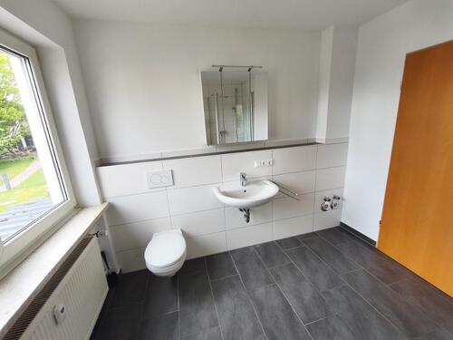 Bad mit Badewanne und Dusche Bild 4 - 