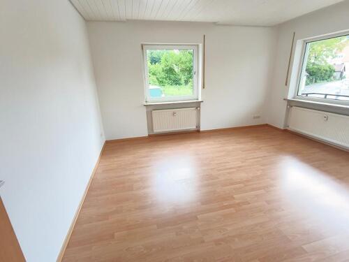 Wohnzimmer mit Zugang zum Balkon Bild 1 - 