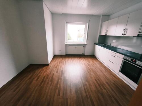 Küche mit Essplatz Bild 1 - Etagenwohnung mit 70,00 m&sup2; in Pommersfelden zur Miete