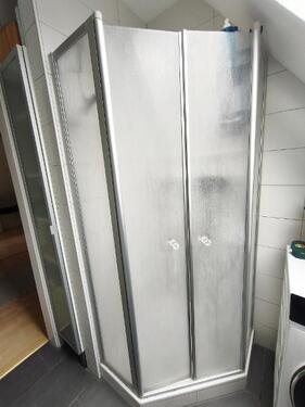 Bad mit Dusche und Waschmaschinenanschluss Bild 3 - 