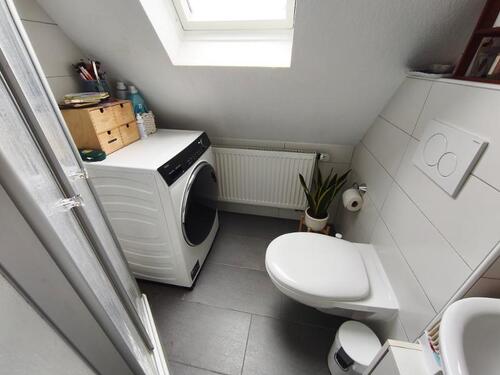 Bad mit Dusche und Waschmaschinenanschluss Bild 2 - 