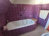DG Bad mit Badewanne und Fenster Bild 2 - 