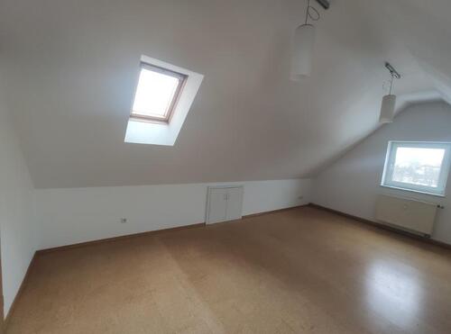 Wohnen / Essen / Schlafen Bild 1 - 1 Zimmer Etagenwohnung zur Miete in Hemhofen