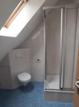 Bad mit Dusche Bild 1 - 