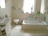 Bad mit Badewanne und Dusche Bild 1 - 