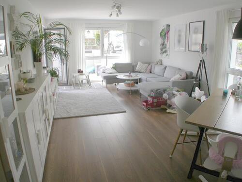 Wohnen / Essen mit Zugang zu Terrasse / Garten Bild 1 - 4 Zimmer Etagenwohnung zur Miete in Höchstadt