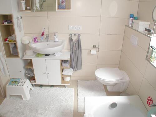 Bad mit Badewanne und Dusche Bild 4 - 