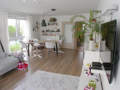 Wohnen / Essen mit Zugang zu Terrasse / Garten Bild 3 - Etagenwohnung mit 116,76 m&sup2; in Höchstadt zur Miete
