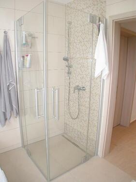 Bad mit Badewanne und Dusche Bild 3 - 