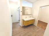 EG: Bad mit Dusche und Oberlicht Bild 2 - 