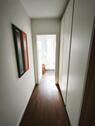 Garderobe (mit Einbauschrank) Bild 1 - Etagenwohnung mit 102,00 m&sup2; in Heroldsbach OT zur Miete
