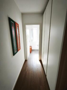 Garderobe (mit Einbauschrank) Bild 1 - Etagenwohnung mit 102,00 m&sup2; in Heroldsbach OT zur Miete