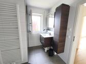 Bad mit Badewanne, Dusche und Waschmaschineanschluss Bild 2 - 