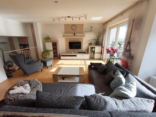 Wohnbereich mit Zugang zu Terrasse / Garten Bild 2 - 