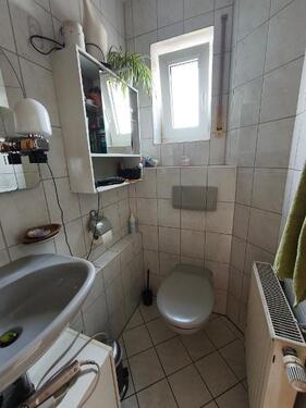 Gäste-Bad mit Dusche Bild 1 - Einfamilienhaus mit 120,00 m&sup2; in Höchstadt OT zur Miete