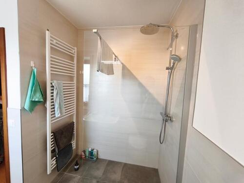 Bad mit Dusche OG Bild 2 - 