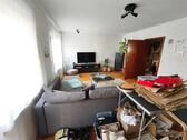 Wohnzimmer mit Zugang zum Garten Bild 3 - Einfamilienhaus mit 179,00 m&sup2; in Höchstadt zur Miete