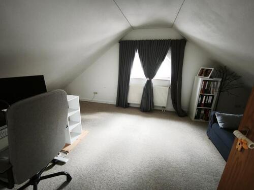Ausgebauter Spitzboden - Kinder- /Arbeitszimmer Bild 1 - 