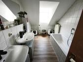 Bad mit Badewanne und Dusche Bild 1 - 