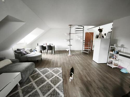 Diele mit Zugang zu Wohn- /Essbereich Bild 5 - 
