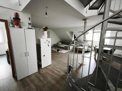 Diele mit Zugang zu Wohn- /Essbereich Bild 1 - 3 Zimmer Etagenwohnung zur Miete in Uehlfeld