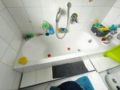 Bad mit Badewanne, Dusche und Fenster Bild 5 - 